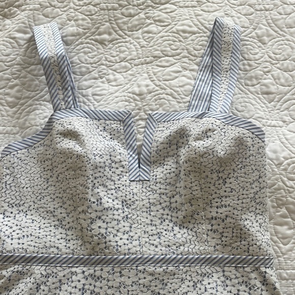 BCBG top - Picture 3 of 4